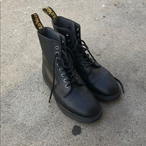 Dr. Martens Air Wair size 7 US women
